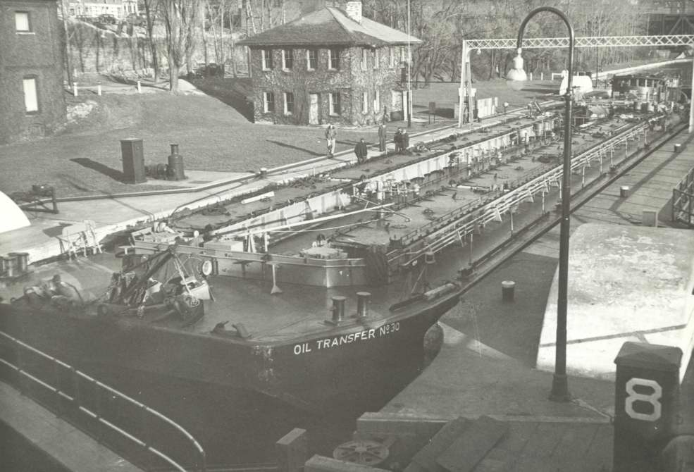 Oswego Canal / oil barge