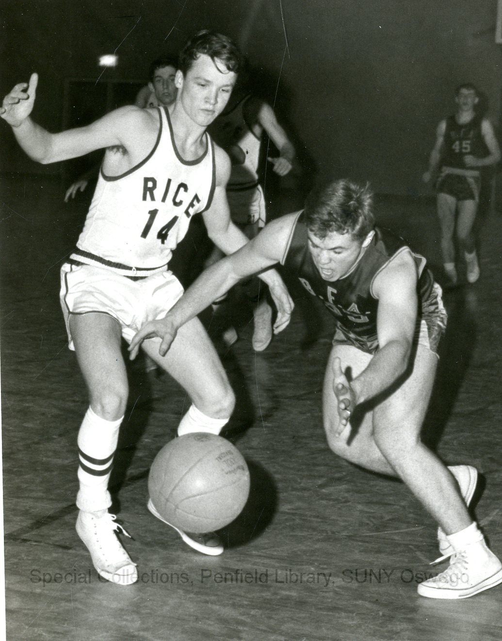 Basketball - 15-01  Basketball team / Coach Ziel (right), Coach Glick (left)
