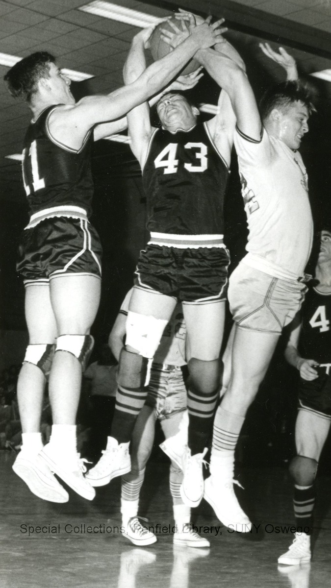 Basketball - 15-01  Basketball team / Coach Ziel (right), Coach Glick (left)